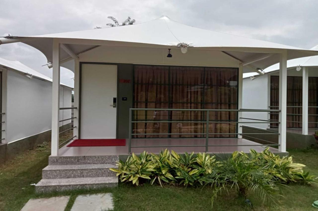 White Feather Resort Kauncha Silvassa Extérieur photo