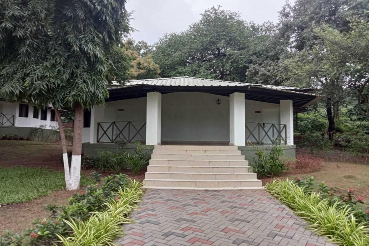 White Feather Resort Kauncha Silvassa Extérieur photo