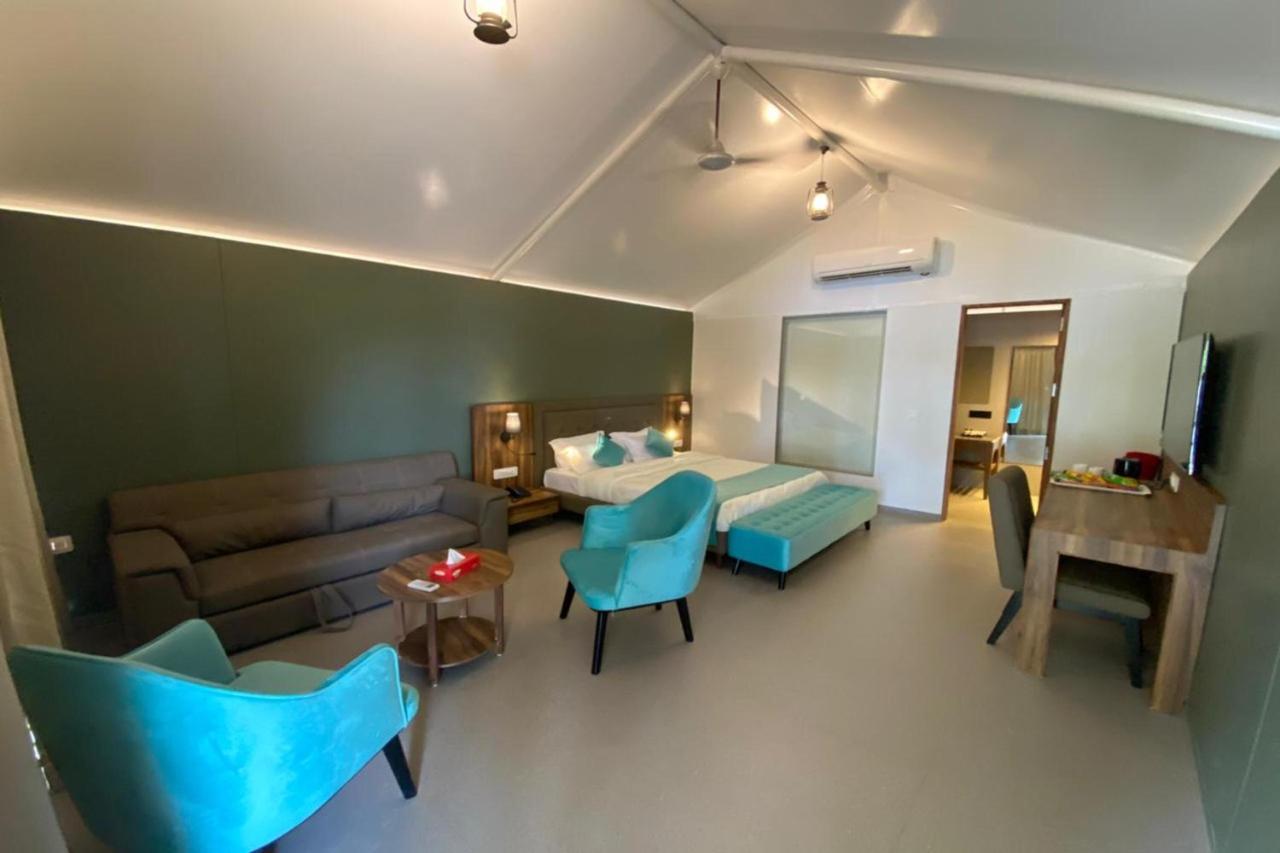 White Feather Resort Kauncha Silvassa Extérieur photo