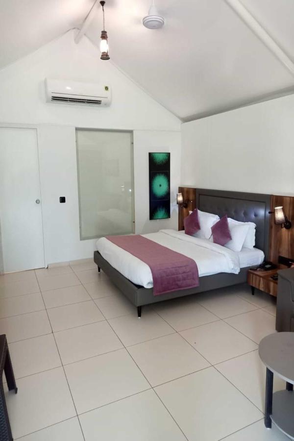 White Feather Resort Kauncha Silvassa Extérieur photo