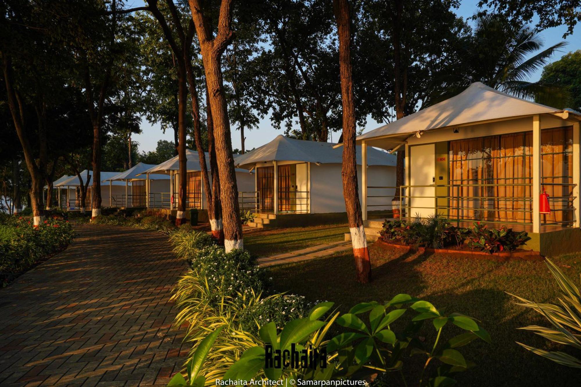 White Feather Resort Kauncha Silvassa Extérieur photo