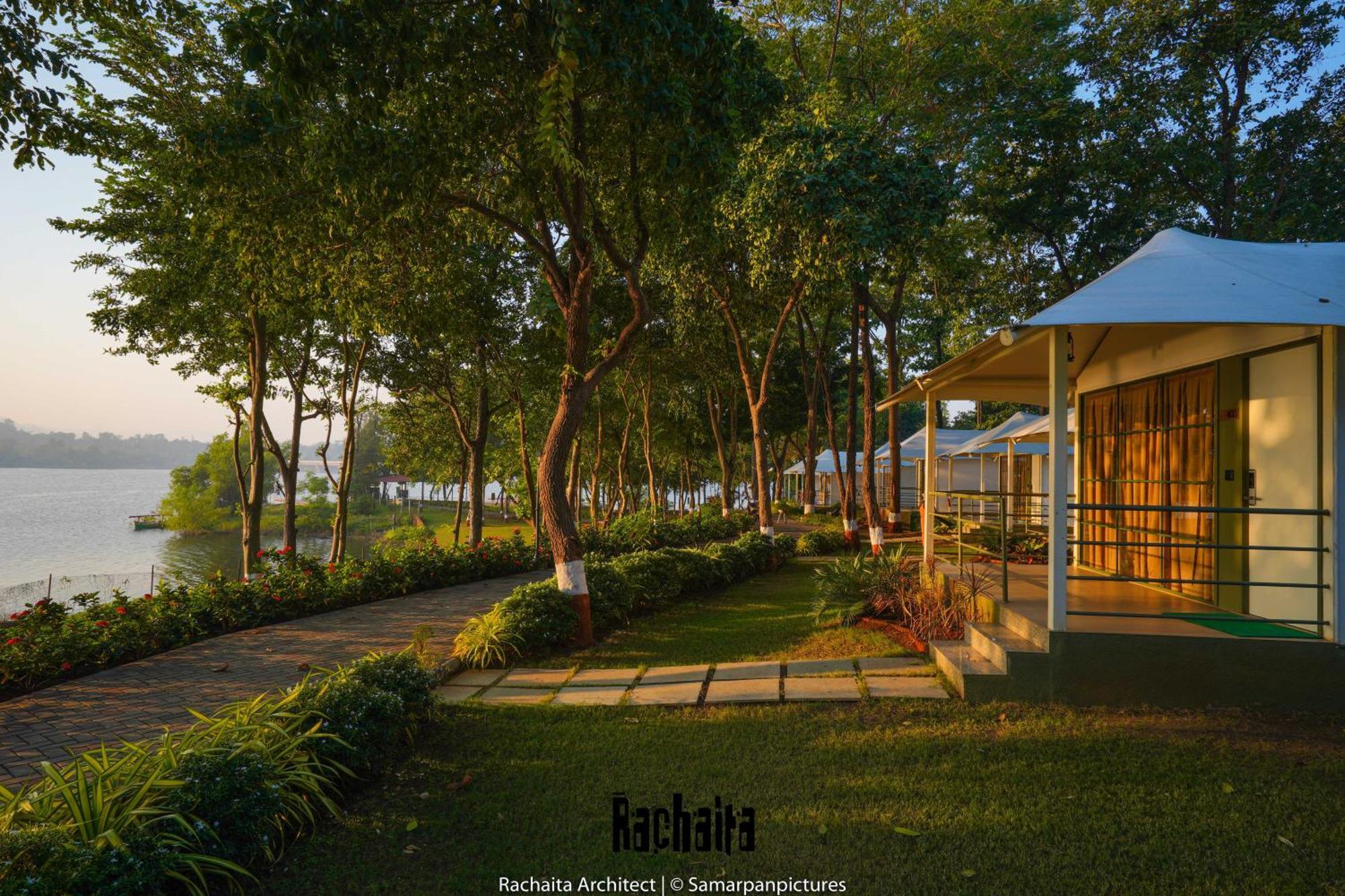 White Feather Resort Kauncha Silvassa Extérieur photo