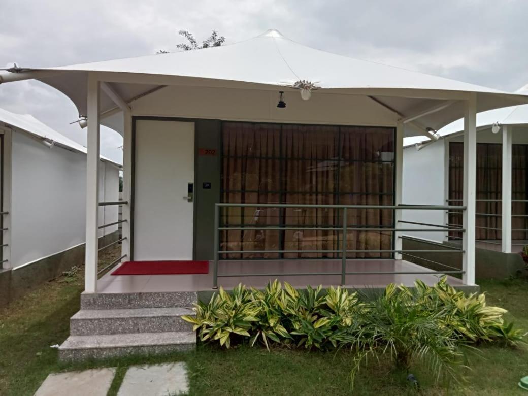 White Feather Resort Kauncha Silvassa Extérieur photo