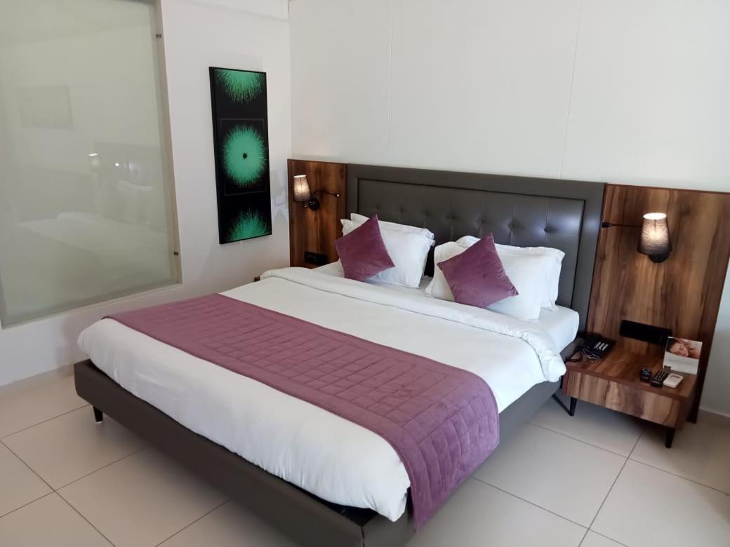 White Feather Resort Kauncha Silvassa Extérieur photo